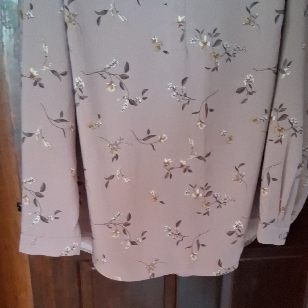 Hilary Radley Mauve Floral V-Neck Blouse - Picture 3 of 6